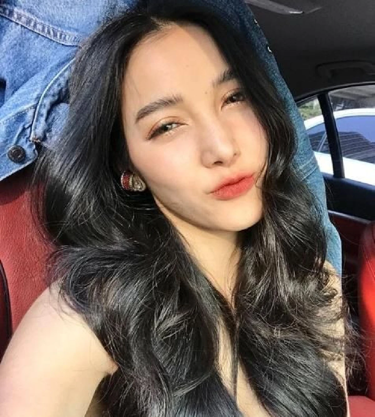 เขาเป็นใครหนอ? แพท ณปภา ออกอาการเขิน หนุ่มปริศนาส่งดอกกุหลาบช่อโตถึงบ้าน