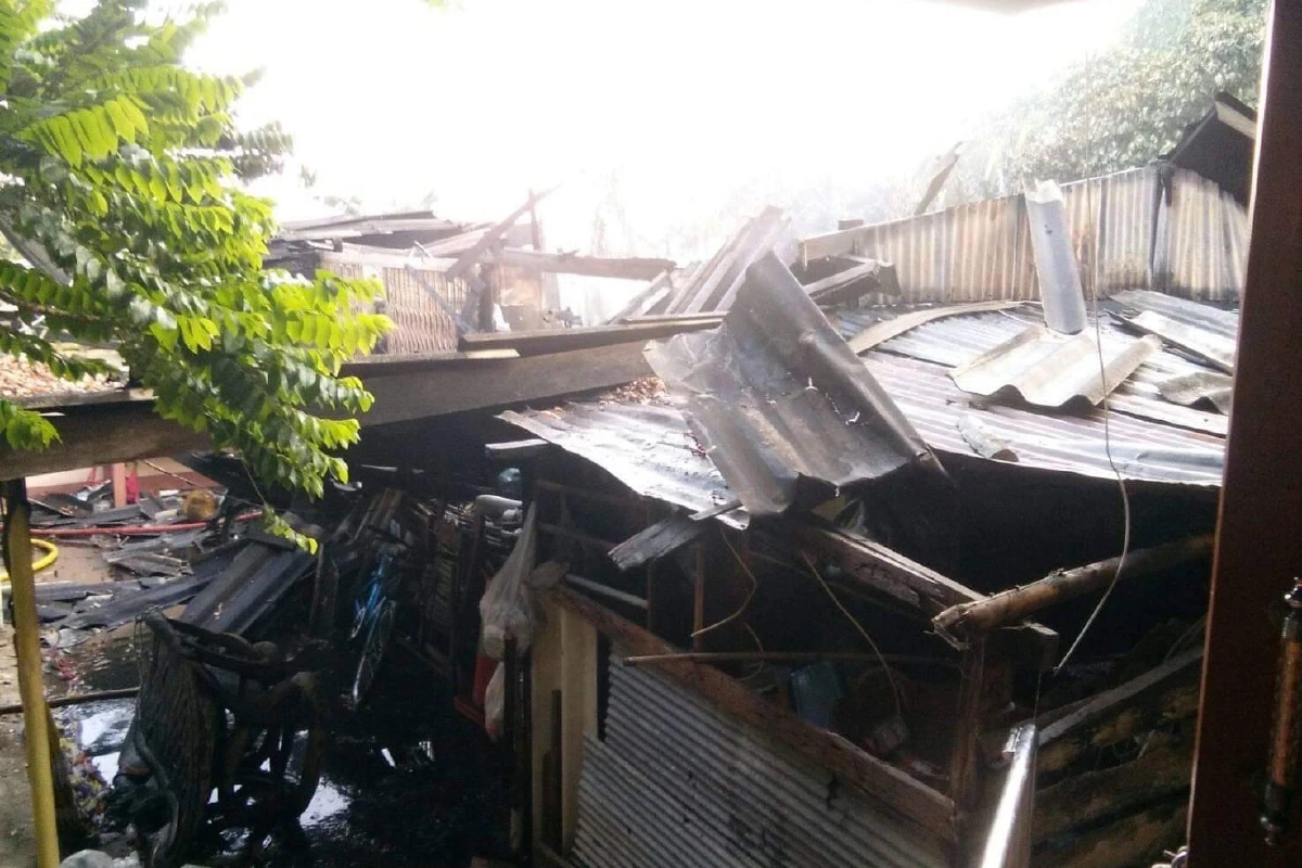 ลอบจุดไฟเผาอ้อยลามบ้านประชาชนเสียหาย...ใครรับผิดชอบ