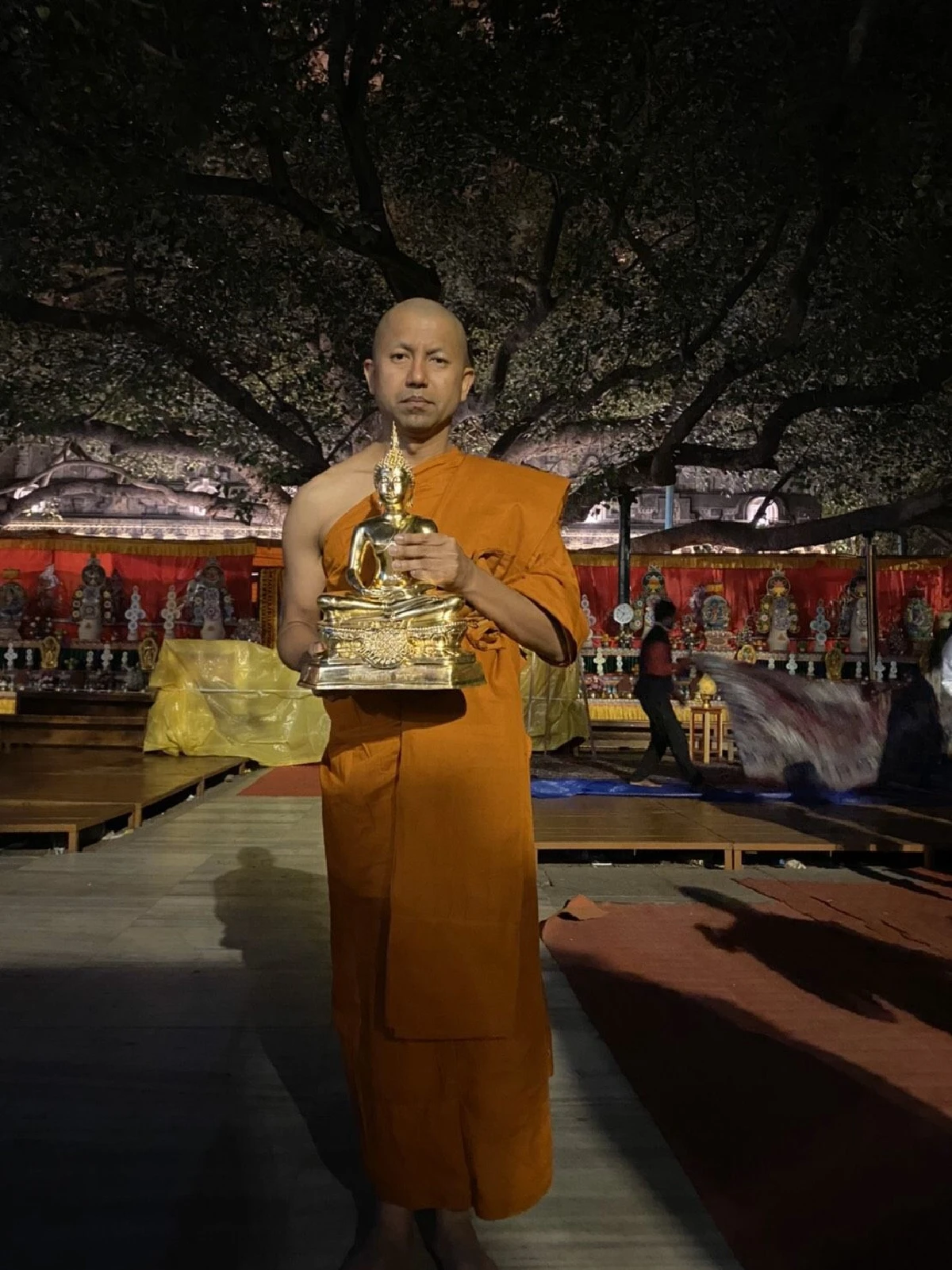 "บิ๊กโจ๊ก" พึ่งทางธรรมบวชแล้วที่วัดไทยพุทธคยา ประเทศอินเดีย