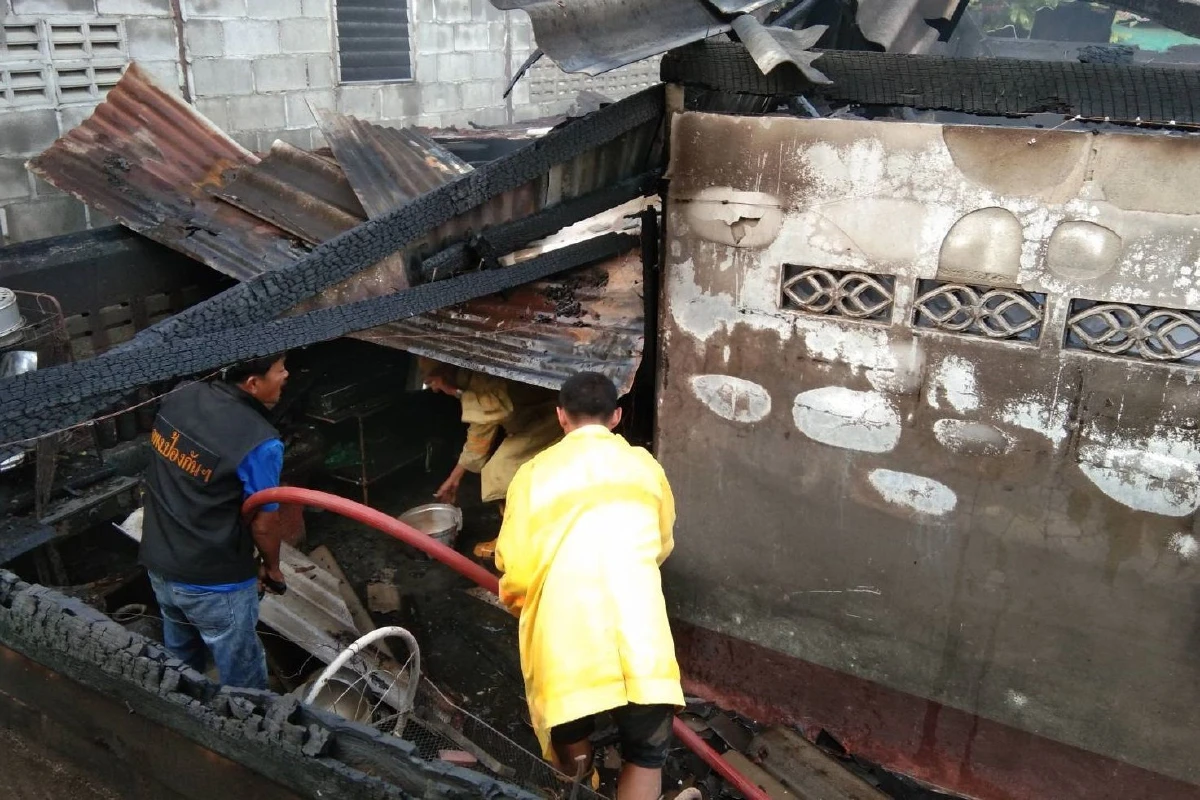 ลอบจุดไฟเผาอ้อยลามบ้านประชาชนเสียหาย...ใครรับผิดชอบ