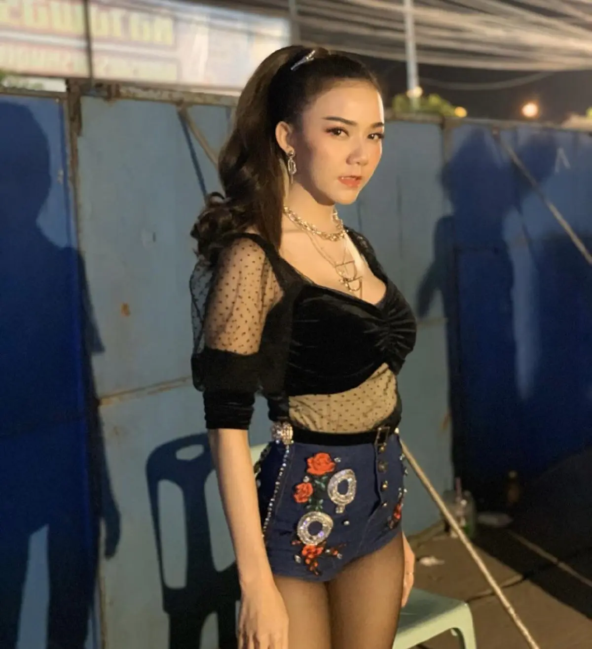 จ๊ะ อาร์สยาม สวยรวยน้ำใจ! แจกข้าวสารให้ชาวบ้าน 1,000 ถุง