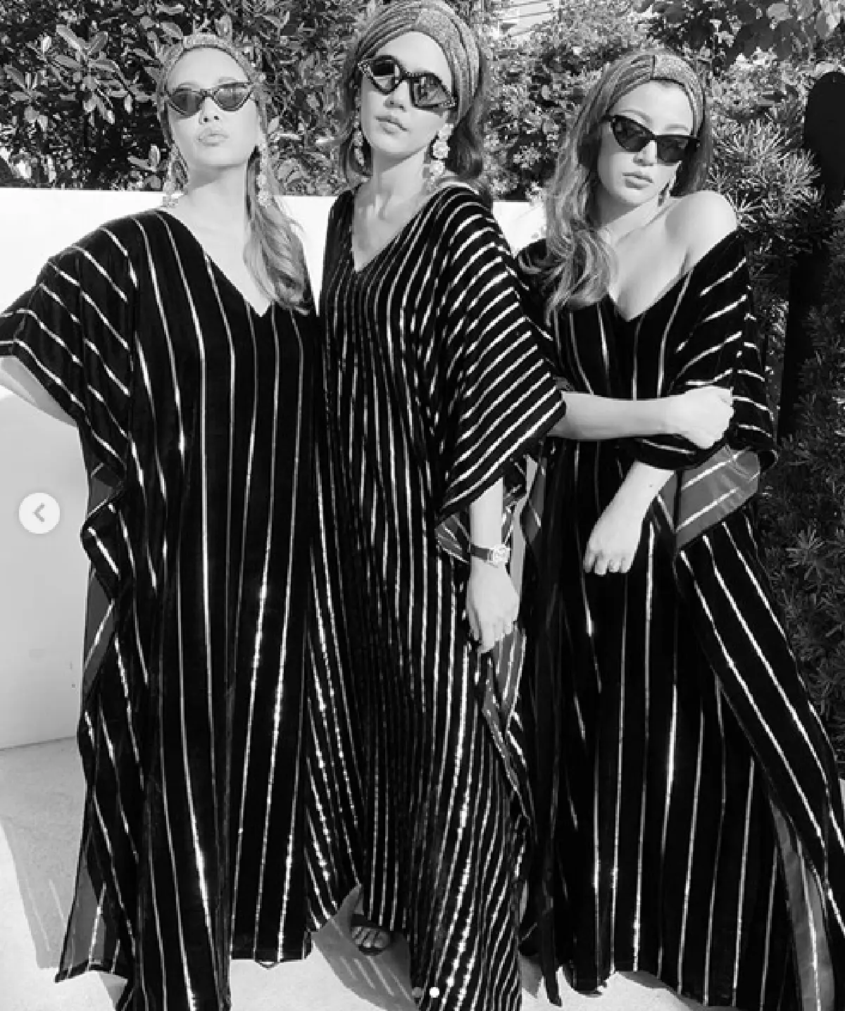 “แพร วทานิกา” ชวนเพื่อนซี้ “ชมพู่-เอมมี่” ใส่ชุดกลุ่ม ถ่ายภาพสวยๆ เก๋ๆ ฮาๆ 