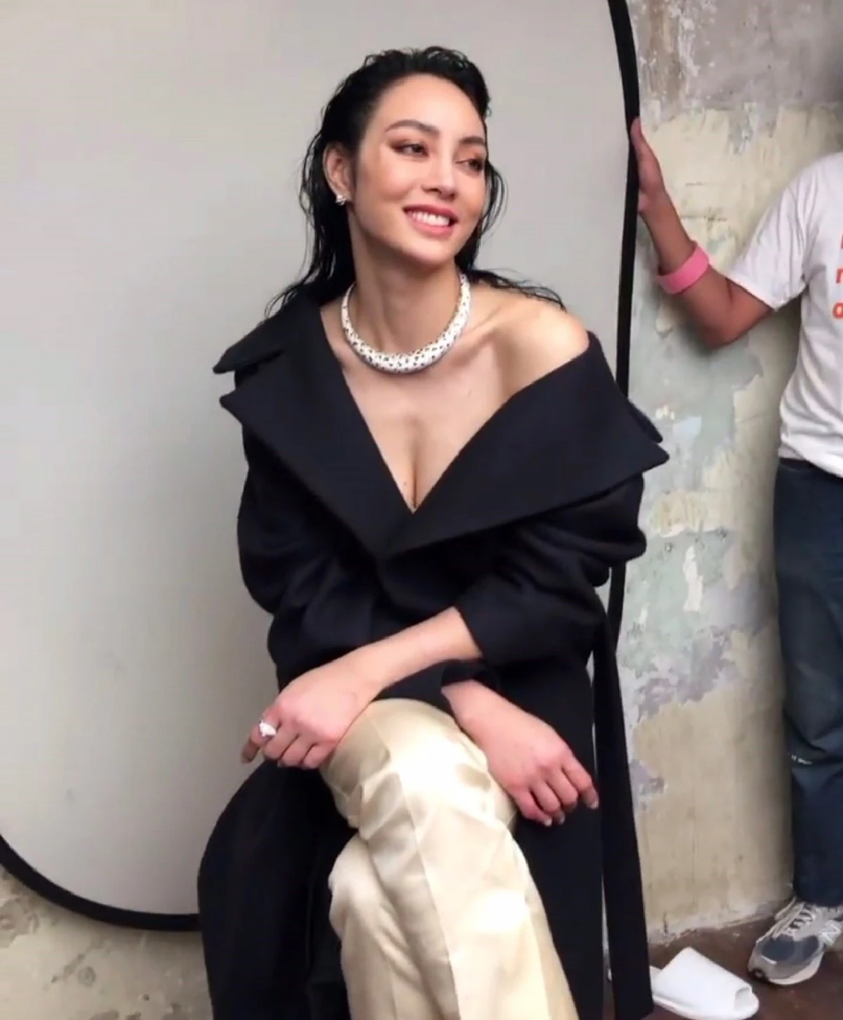 ปังสุดหยุดไม่อยู่! ตั๊ก บงกช สวมเครื่องประดับสุดหรูถ่ายแบบอวดลุคสวยสะพรึง (คลิป)