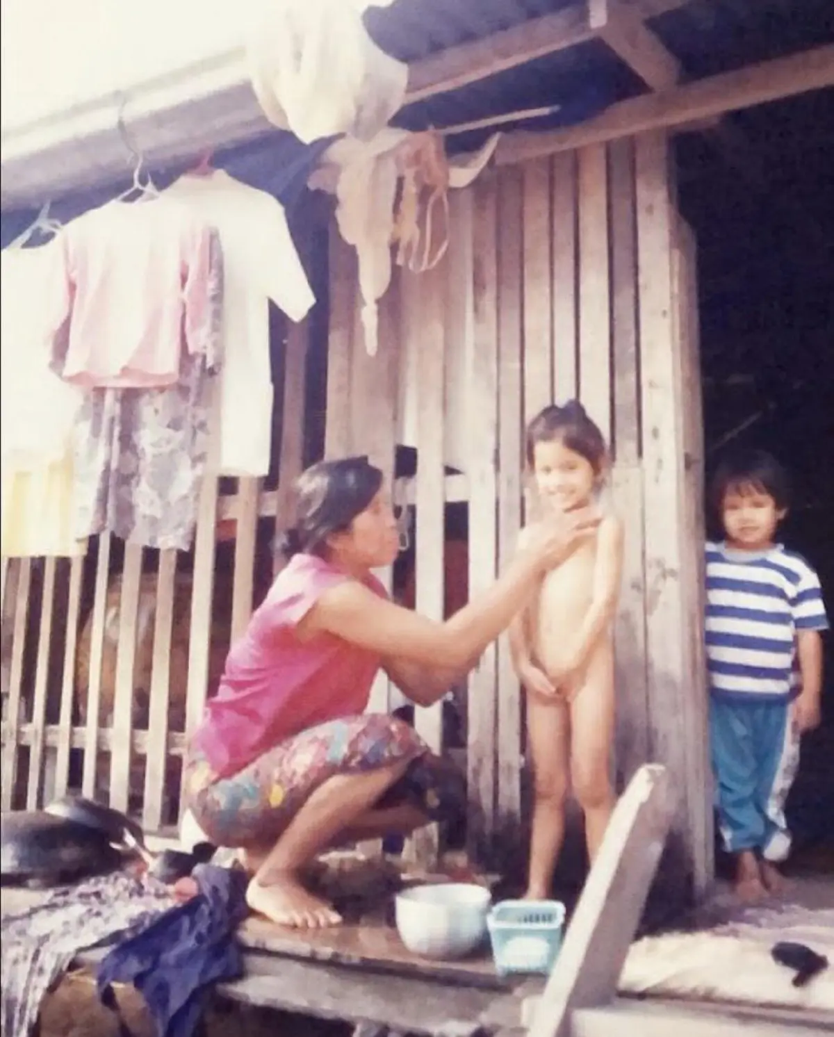 ปู ไปรยา โพสต์ภาพบ้านไม้หลังเก่าในวัยเด็ก ตัดพ้อคิดถึงชีวิตที่ไม่ยุ่งยาก
