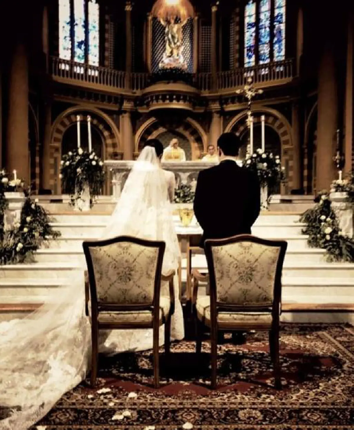 สุดชื่นมื่น! น้ำชา-ดร.วาว ควงแขนเข้าพิธีสมรสในโบสถ์ตามหลักศาสนาคริสต์