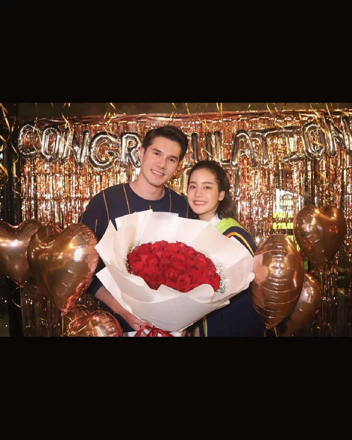 หวานเกินคู่จิ้น! มิกค์ หอบดอกกุหลาบเซอร์ไพรส์ โบว์ เมลดา ฉลองรับปริญญา