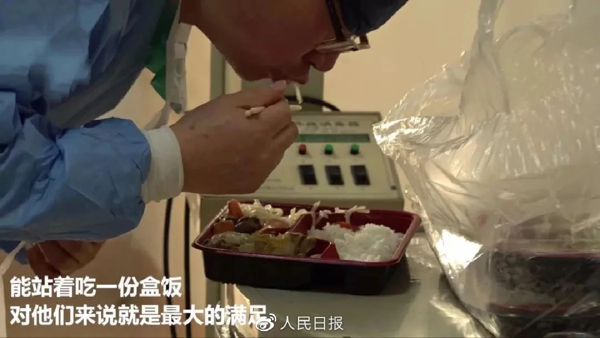 ใบหน้าที่บอบช้ำกับความทุ่มเทของทีมแพทย์ในแนวหน้า