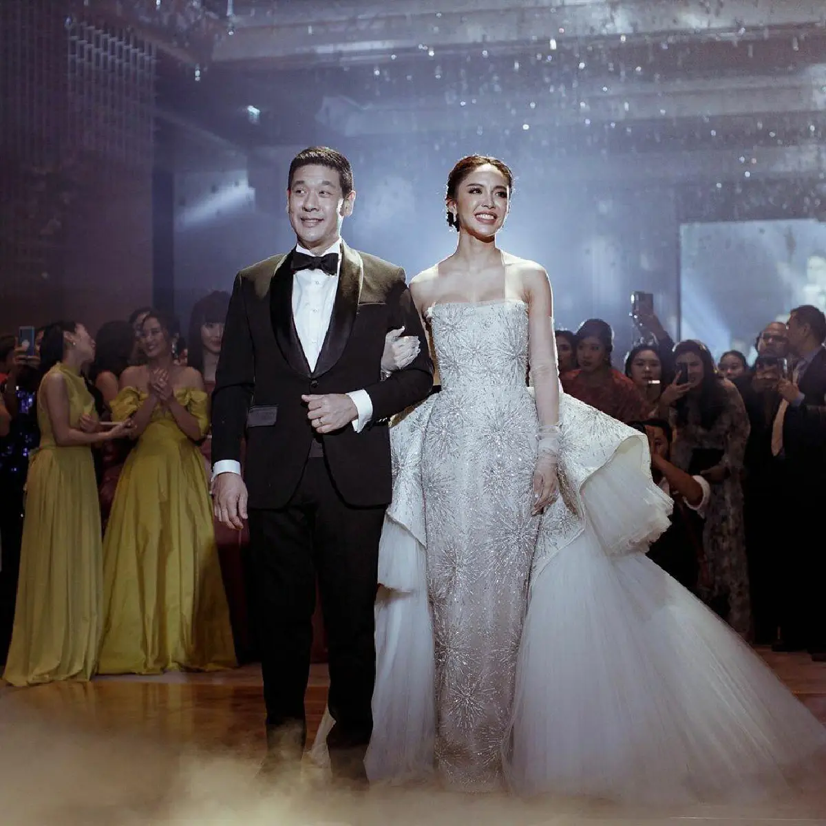 เก็บตกงานฉลองแต่ง น้ำชา-ดร.วาว ควงคู่เต้นรำโรแมนติกในค่ำคืนสุดพิเศษ