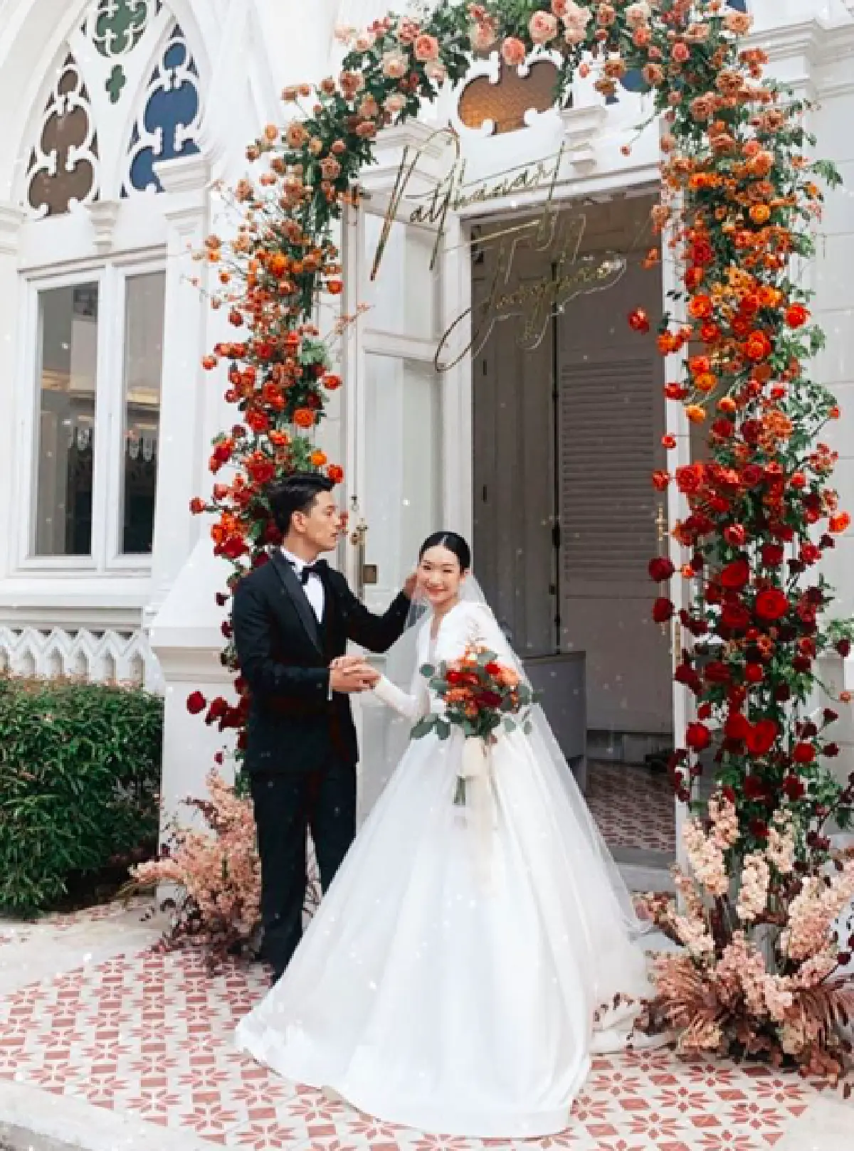 “จงเบ K-OTIC” ควงเจ้าสาว “เอิง” เข้าพิธีแต่งงานแบบคริสต์ อบอวลไปด้วยอุ่นไอรัก