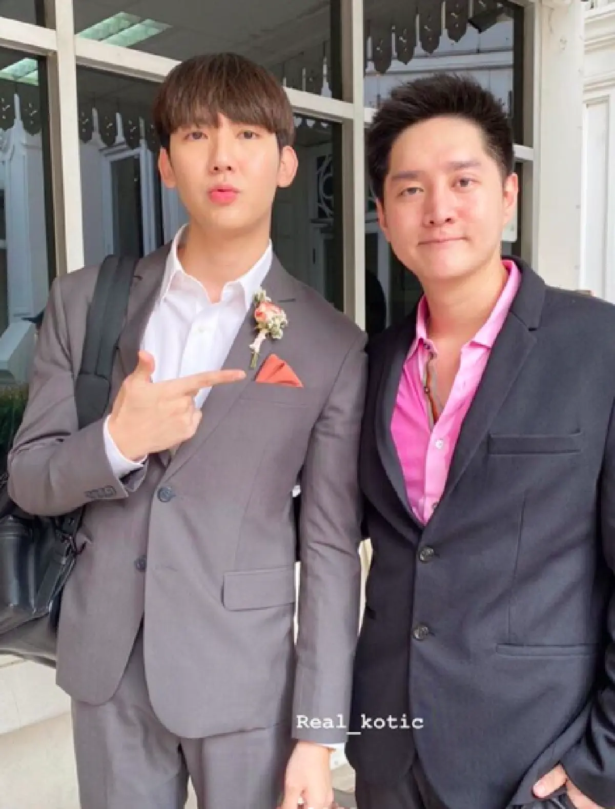 “จงเบ K-OTIC” ควงเจ้าสาว “เอิง” เข้าพิธีแต่งงานแบบคริสต์ อบอวลไปด้วยอุ่นไอรัก