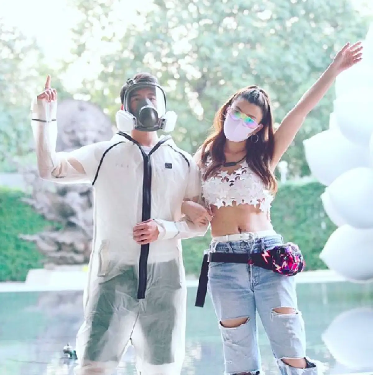 "เอมมี่-ไฮโซคิด” ทุ่มทุนเหมารถทัวร์ พาเพื่อนเที่ยวงานดนตรีฉลองวันเกิด