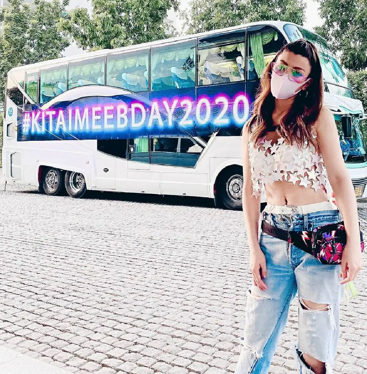 "เอมมี่-ไฮโซคิด” ทุ่มทุนเหมารถทัวร์ พาเพื่อนเที่ยวงานดนตรีฉลองวันเกิด