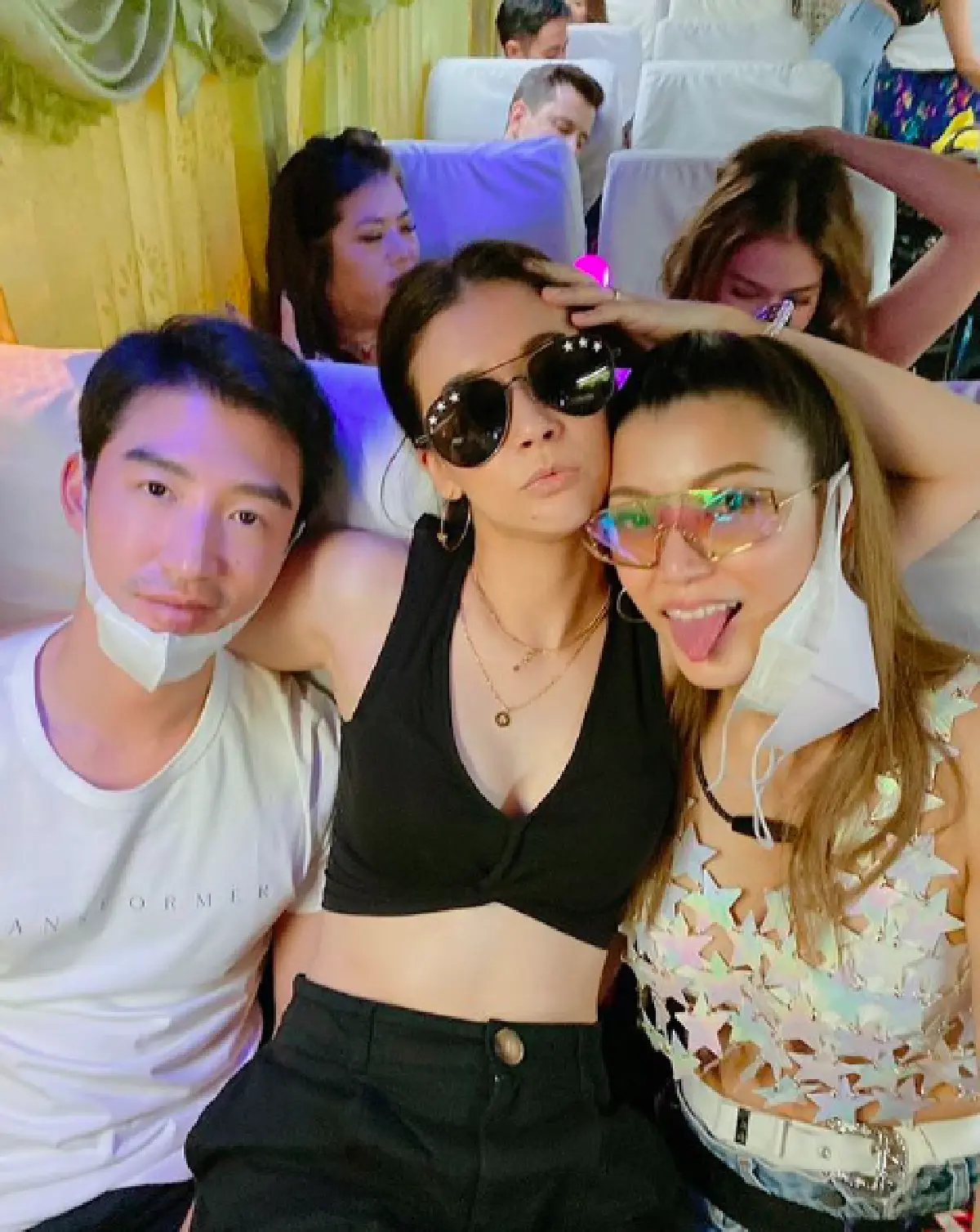 "เอมมี่-ไฮโซคิด” ทุ่มทุนเหมารถทัวร์ พาเพื่อนเที่ยวงานดนตรีฉลองวันเกิด