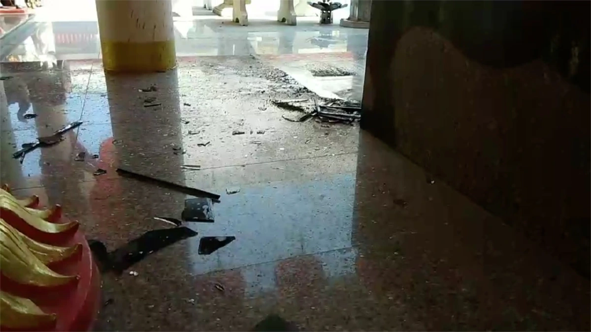 กาฬสินธุ์-ระทึก!ตะเกียงน้ำมันในศาลหลักเมืองเกิดระเบิดดังสนั่นกระจกแตกกระจาย