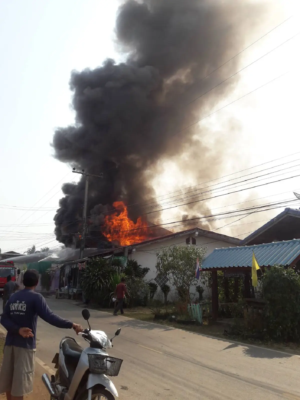 หวิดวอด!เชื่อชาร์ตมือถือทิ้งไว้ทำไฟฟ้าลัดวงจรไหม้บ้านเกือบหมดตัว