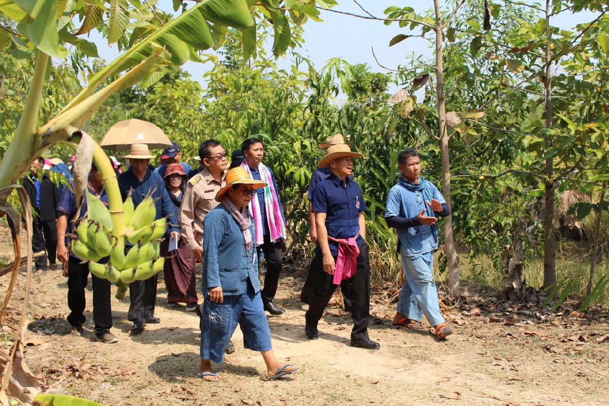 พช.สุรินทร์เร่งเครื่อง"โคกหนองนาโดเดล"พาชาวบ้านสร้างสุขอย่างยั่งยืน พช.สุรินทร์เร่งเครื่อง"โคกหนองนาโดเดล"พาชาวบ้านสร้างสุขอย่างยั่งยืน