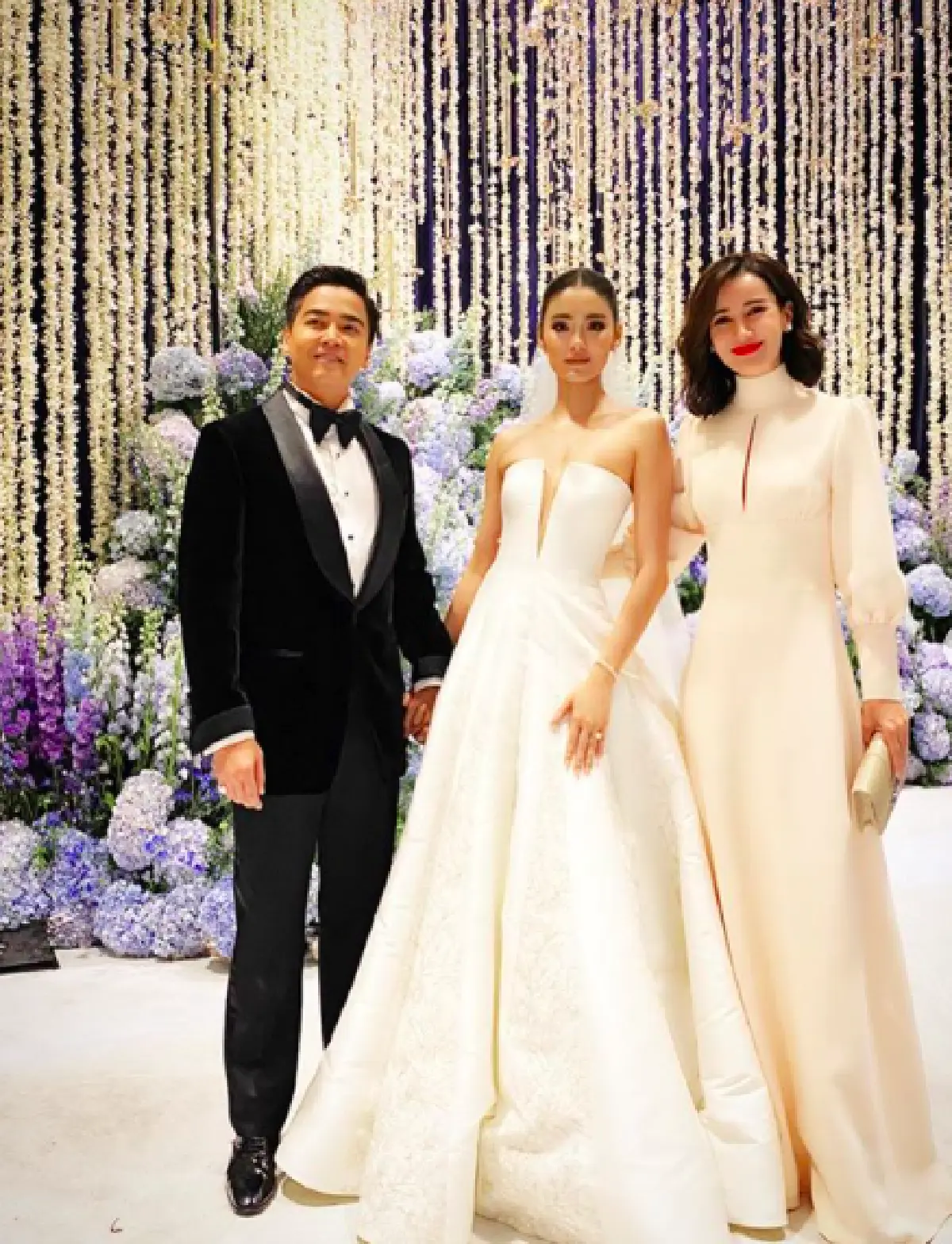 ปังทุกลุค!! “แอน ทองประสม” อวดลุคผมสั้นกระชากวัยร่วมงานแต่ง