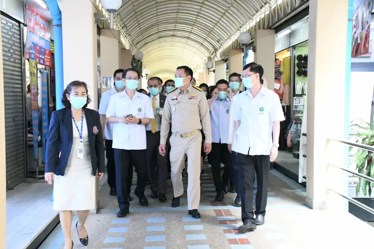 "ในหลวง-พระราชินี" พระราชทานเวชภัณฑ์-ของใช้จำเป็นให้ประชาชนชาวจีน