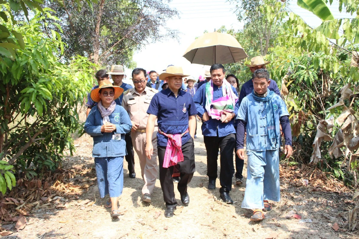 พช.สุรินทร์เร่งเครื่อง"โคกหนองนาโดเดล"พาชาวบ้านสร้างสุขอย่างยั่งยืน