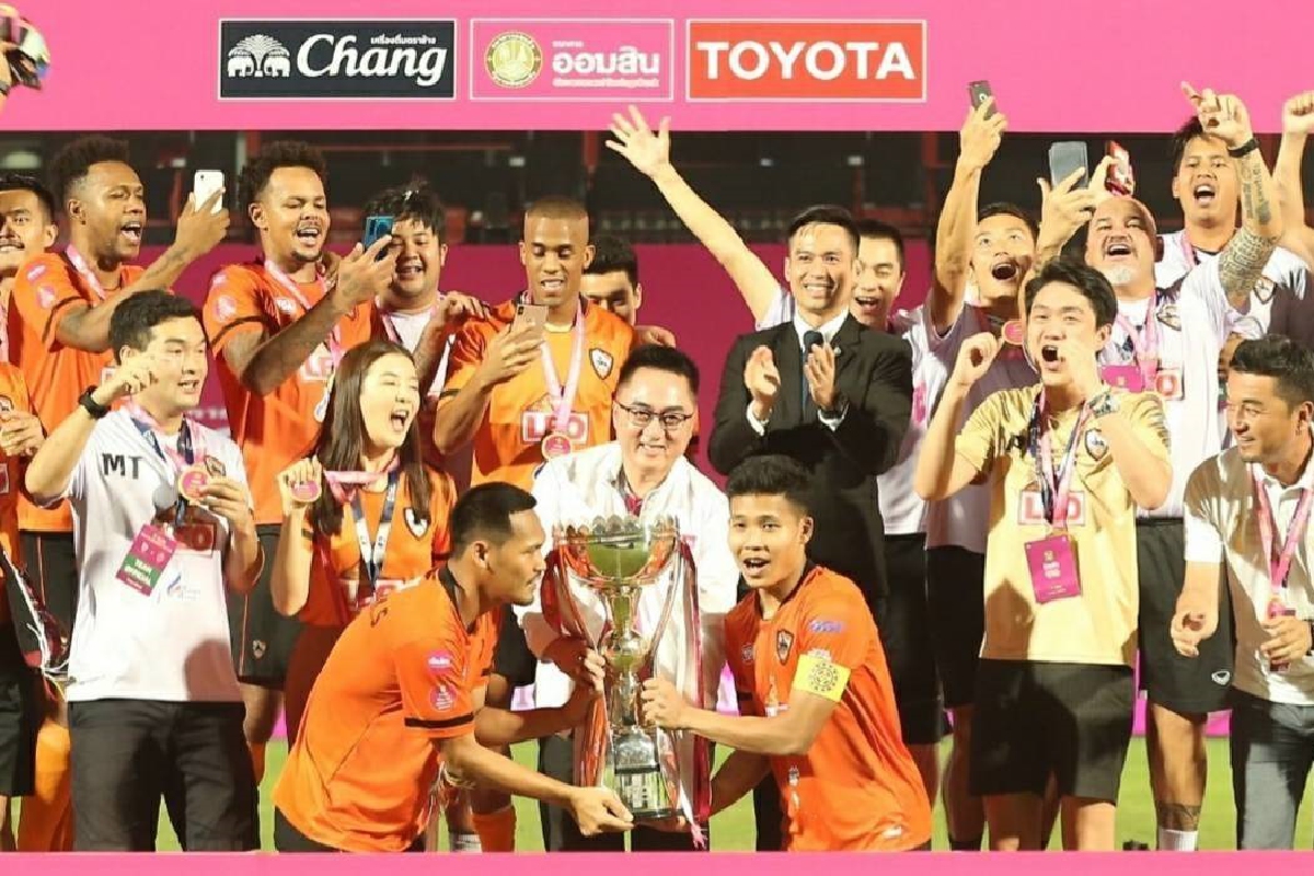สิงห์เชียงรายยูไนเต็ด แชมป์ฟุตบอล "ออมสิน ไทยแลนด์ แชมเปี้ยนส์ คัพ 2020" สิงห์เชียงรายยูไนเต็ด แชมป์ฟุตบอล "ออมสิน ไทยแลนด์ แชมเปี้ยนส์ คัพ 2020"