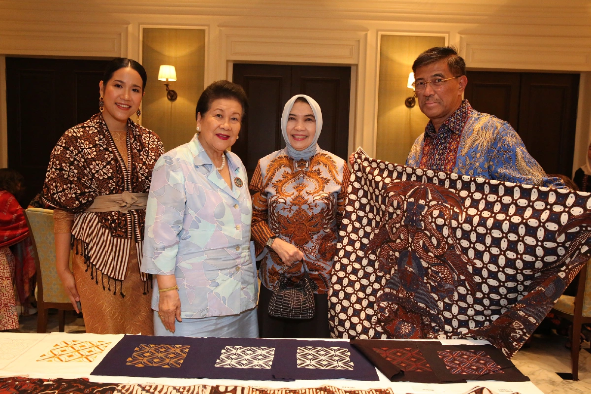 ชื่นชมความงดงามหัตถศิลป์เลื่องชื่อจากชวา รวมผ้าบาติกทรงสะสมที่หาชมได้ยาก