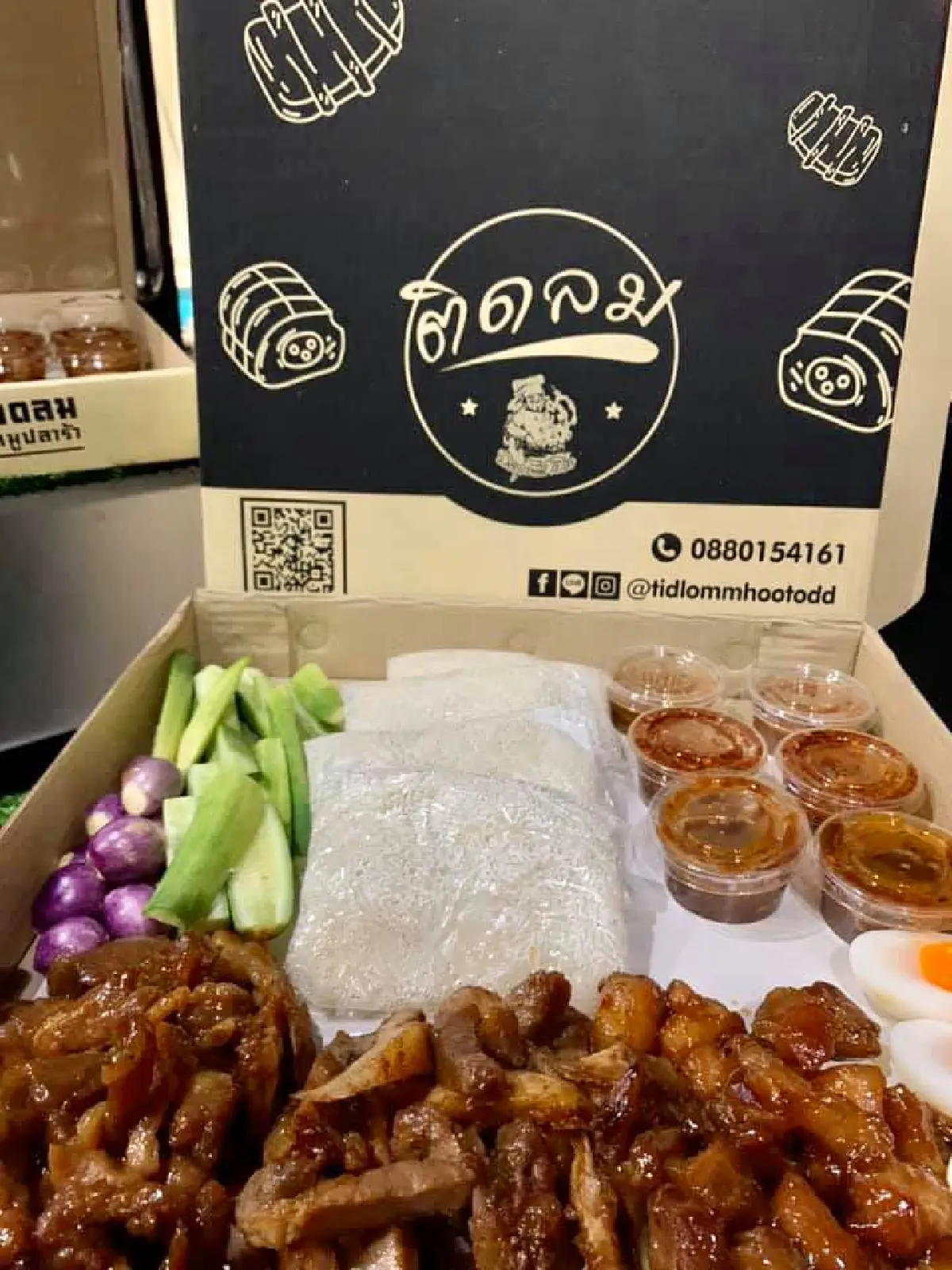 “เศรษฐกิจมันเลวร้าย” เปิดใจเจ้าของร้าน ‘ติดลม หมูทอดปลาร้า’ ลุกขึ้นมาผัด ‘กะเพรา’ ช่วยชาติ