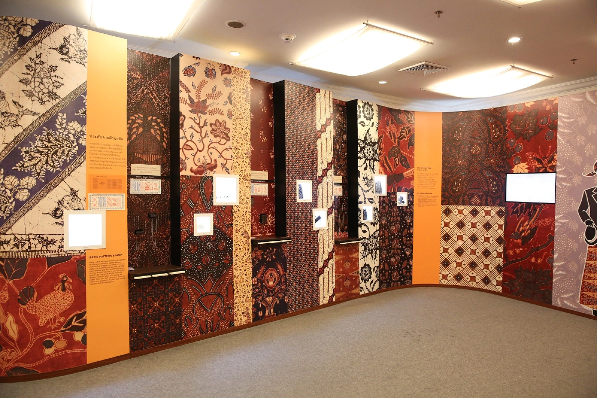 ชื่นชมความงดงามหัตถศิลป์เลื่องชื่อจากชวา รวมผ้าบาติกทรงสะสมที่หาชมได้ยาก
