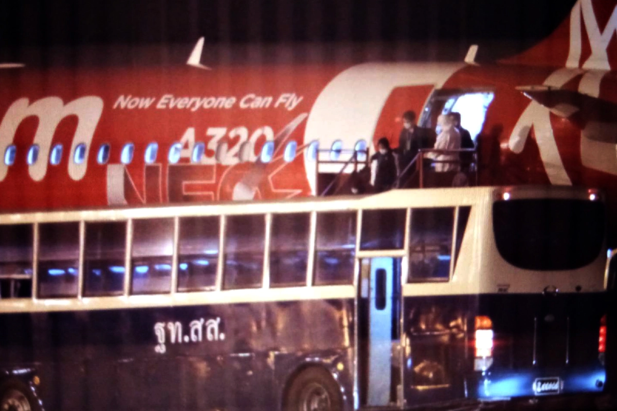 138 คนไทยจากอู่ฮั่นเหยียบแผ่นดินแม่ถึงสนามบินอู่ตะเภาแล้ว