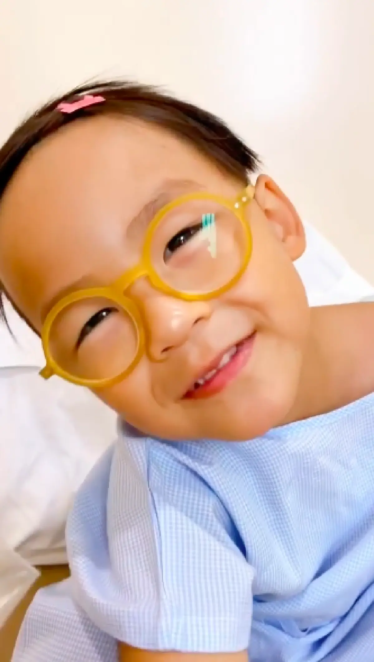 ใจแม่แทบขาด “จูน กษมา” โพสต์คลิป “น้องออกู๊ด“ ถูกลวดทิ่มเข้าไปในมือ ร้องไห้เจ็บปวด 