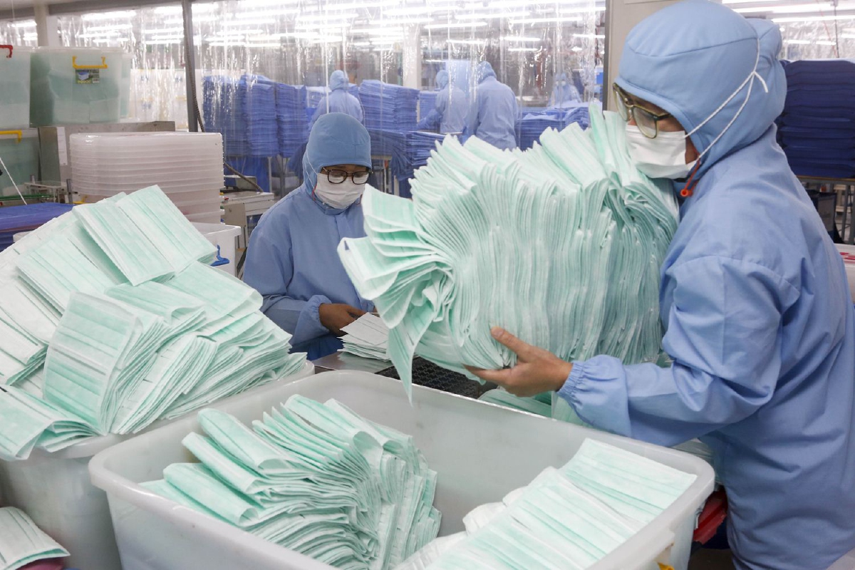 สธ.สั่งองค์การเภสัชกรรมเร่งผลิตเจลล้างมือ-หาหน้ากากอนามัยกระจายในร้านขายยา สธ.สั่งองค์การเภสัชกรรมเร่งผลิตเจลล้างมือ-หาหน้ากากอนามัยกระจายในร้านขายยา