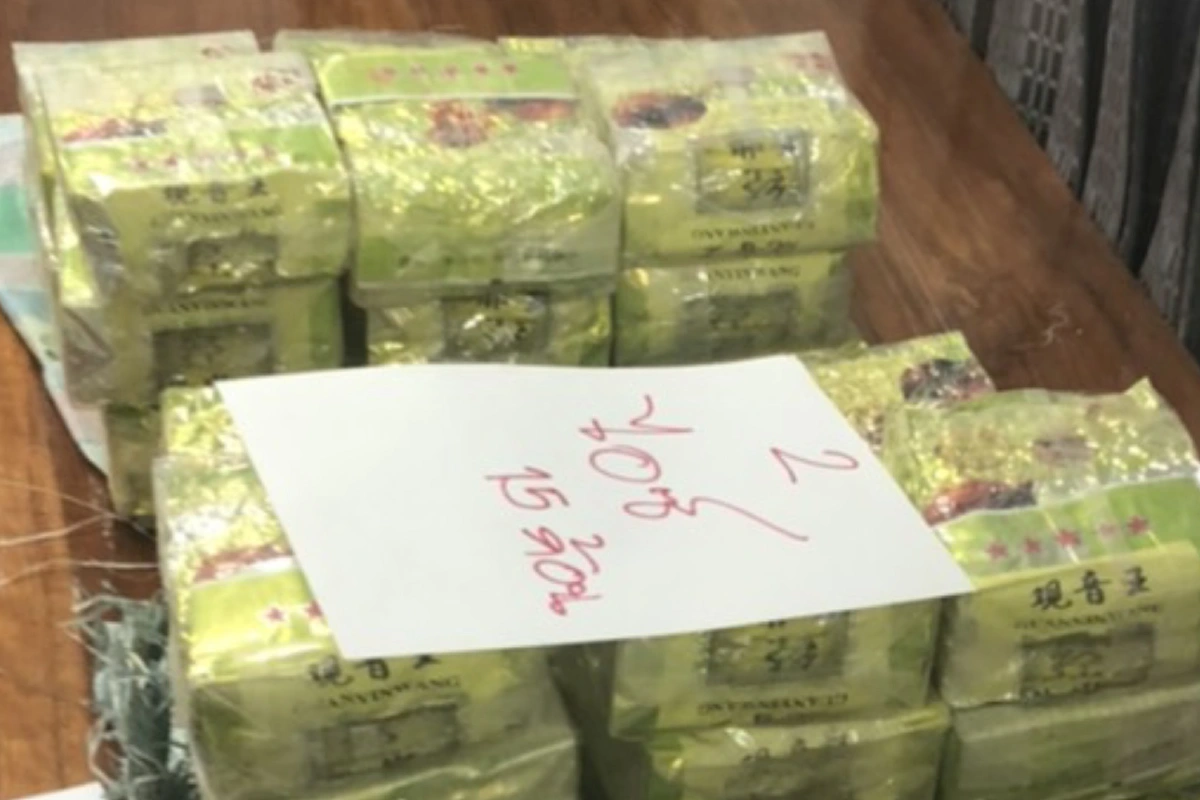 ตำรวจลำปางจับหนุ่มราชบุรีขับกระบะขนผักซุกยาบ้า-ไอซ์ ส่งจำหน่ายพื้นที่ภาคกลาง