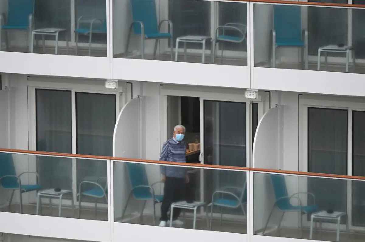 ญี่ปุ่นพบผู้โดยสารเรือสำราญติดโคโรนาอย่างน้อย 10 คน สั่งกักโรคคนบนเรือทันที 14 วัน