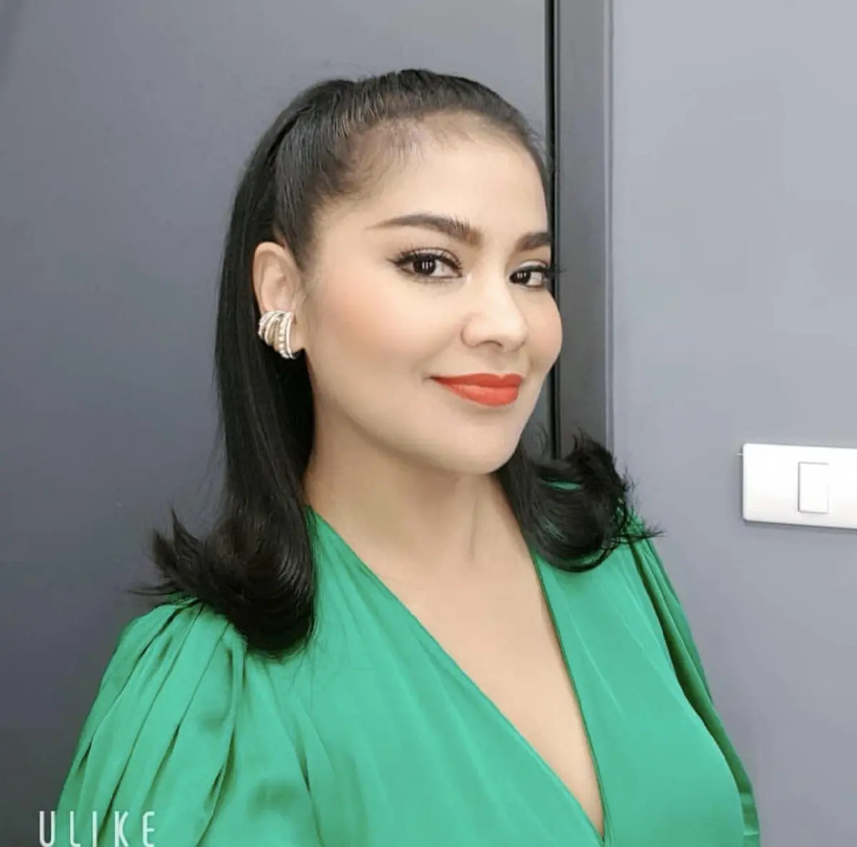 ตั๊ก ศิริพร ภูมิใจที่สุด! ลูกสาวคว้าปริญญาโทมาครองได้สำเร็จ