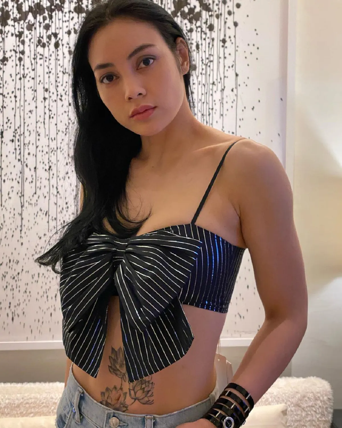 ปังมากแม่! ตั๊ก บงกช อวดลุคหรูจัดเต็มแบรนด์เนมดังทั้งตัว 