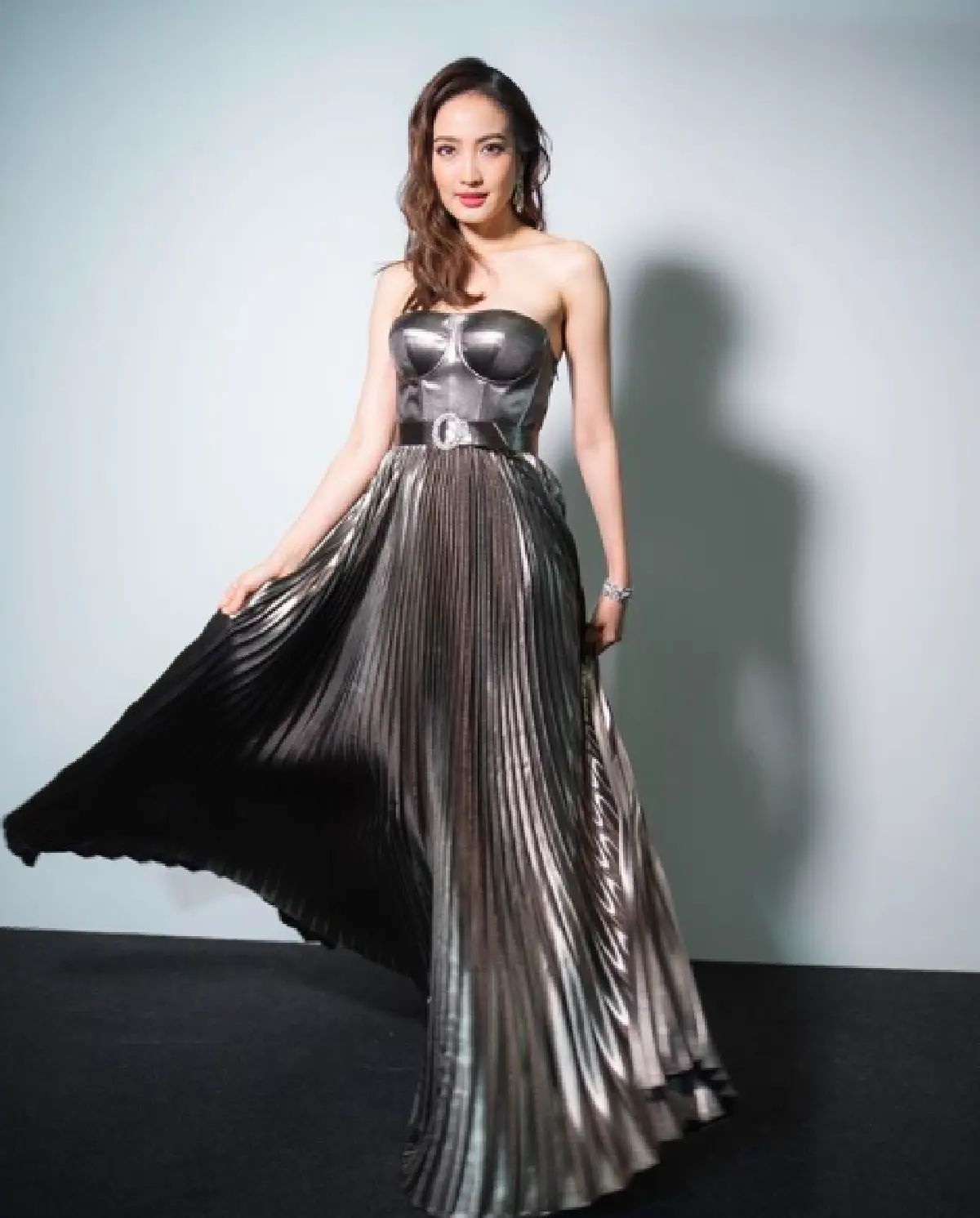 "แต้ว ณฐพร" ถามกลับคนที่เข้ามาต่อว่า  หลังโพสต์ภาพมีหวานใจ “เจมส์ จิรายุ" อยู่ด้วย