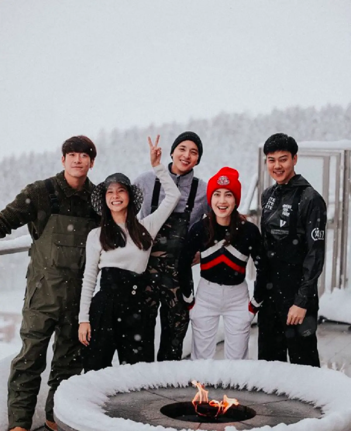 "แต้ว ณฐพร" ถามกลับคนที่เข้ามาต่อว่า  หลังโพสต์ภาพมีหวานใจ “เจมส์ จิรายุ" อยู่ด้วย