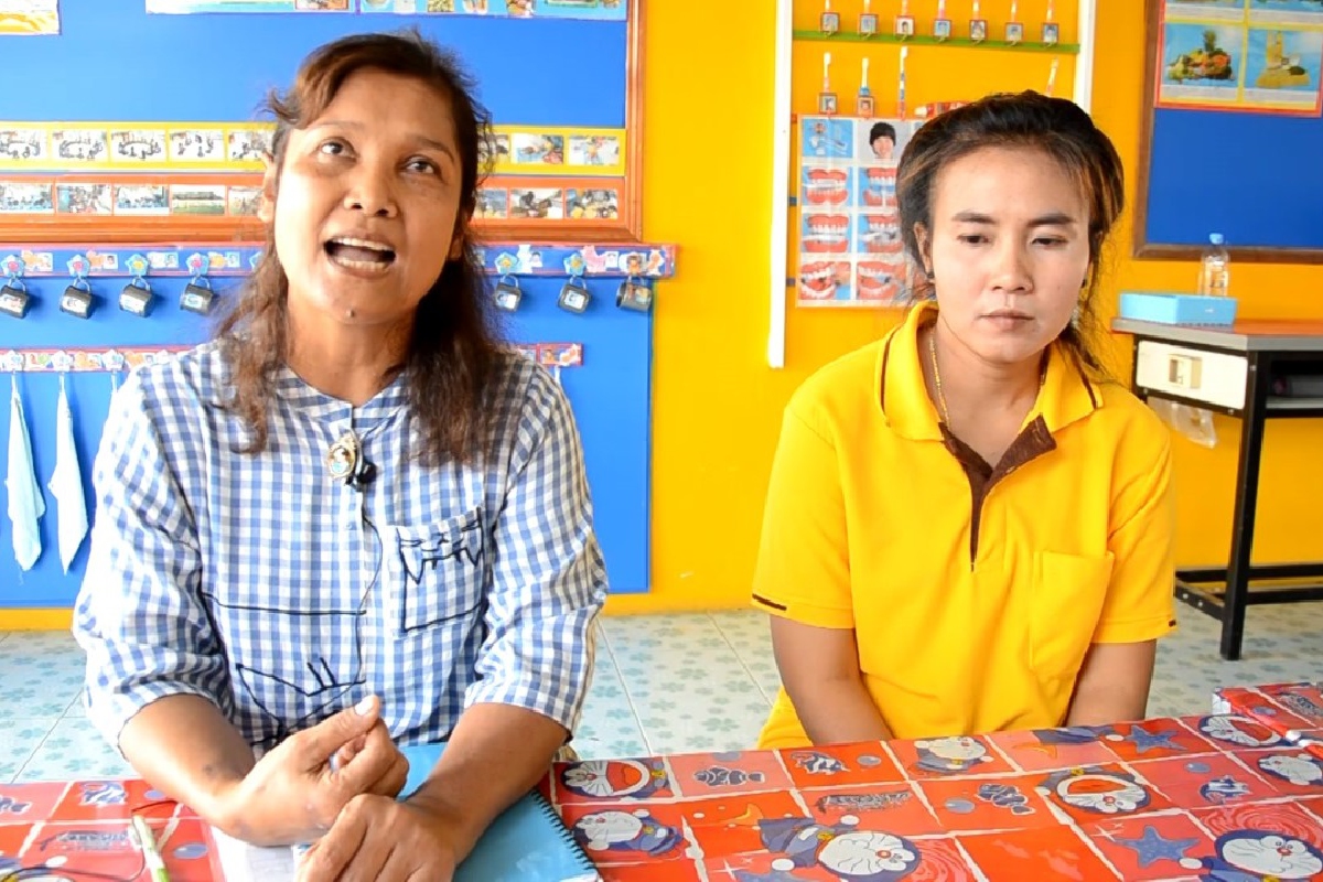 ผู้ปกครองแห่ให้กำลังใจครูแขก แฉแม่เด็กชอบหาเรื่องขึ้นโรงขึ้นศาล ผู้ปกครองแห่ให้กำลังใจครูแขก แฉแม่เด็กชอบหาเรื่องขึ้นโรงขึ้นศาล