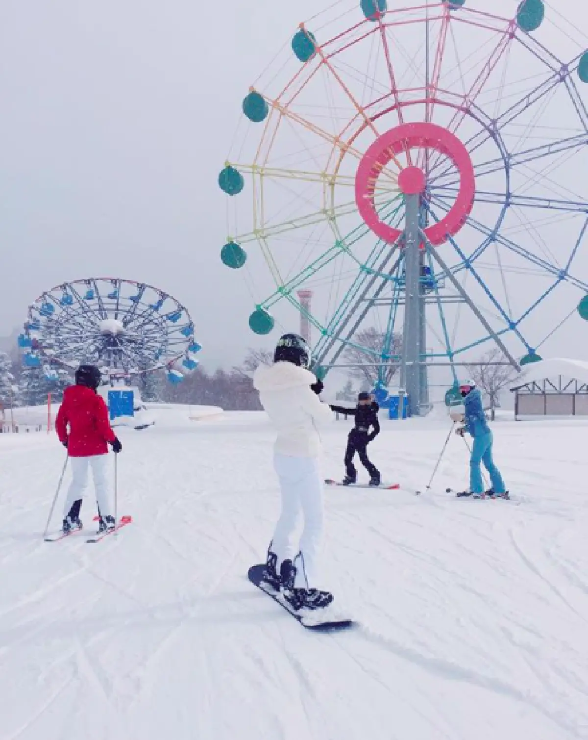 "แต้ว ณฐพร" ถามกลับคนที่เข้ามาต่อว่า  หลังโพสต์ภาพมีหวานใจ “เจมส์ จิรายุ" อยู่ด้วย