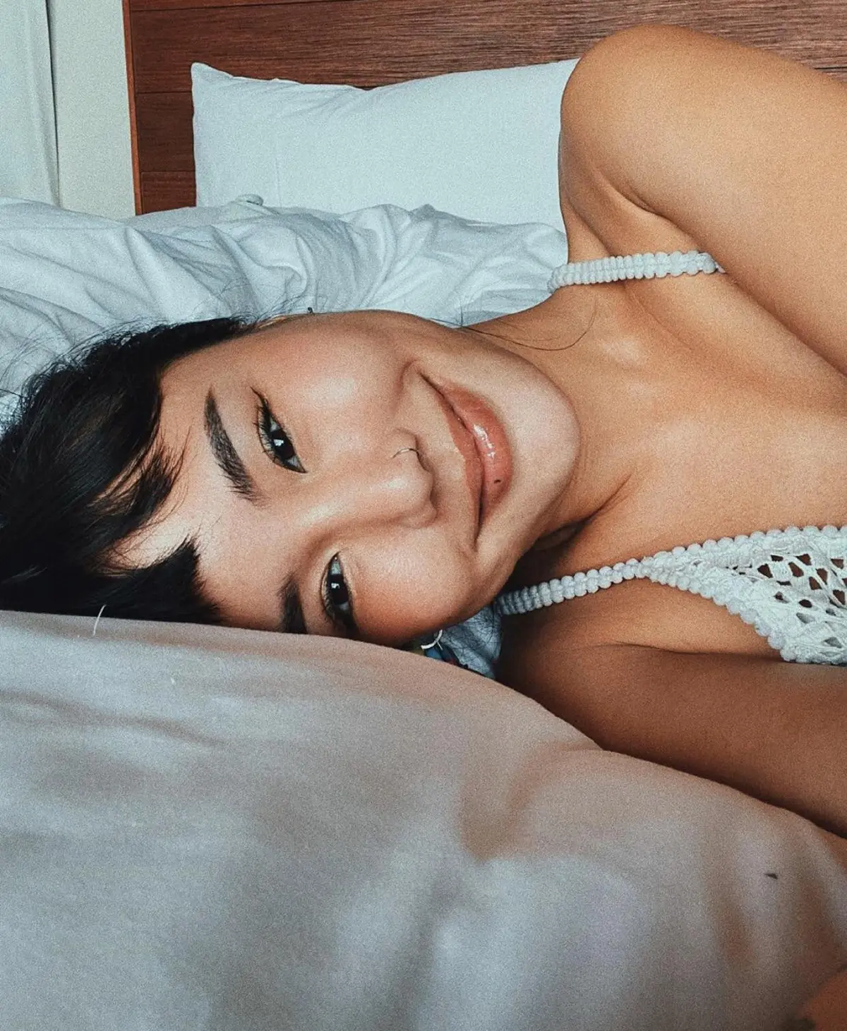 นท เดอะสตาร์ สวมชุดว่ายน้ำ! เริงร่าใต้ท้องทะเลกับฝูงปลาฉลาม 