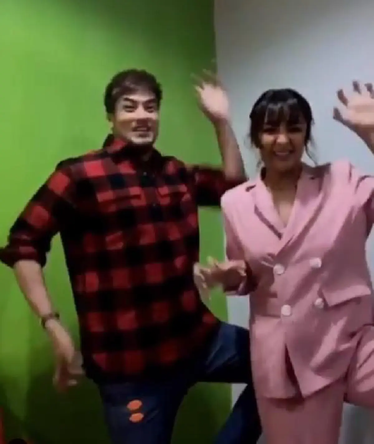 บอย-ชิปปี้ เสิร์ฟความฟินจิ้นกันไม่หยุด พากันเต้นเพลงมะล่องก่องแก่ง 