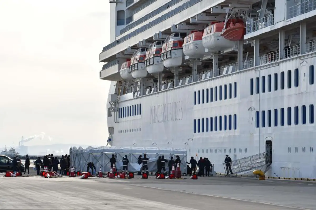 เรือสำราญญี่ปุ่นติดโคโรนาเพิ่ม 41 ราย กักผดส. 3,700 คนห้ามขึ้นฝั่ง 14 วัน