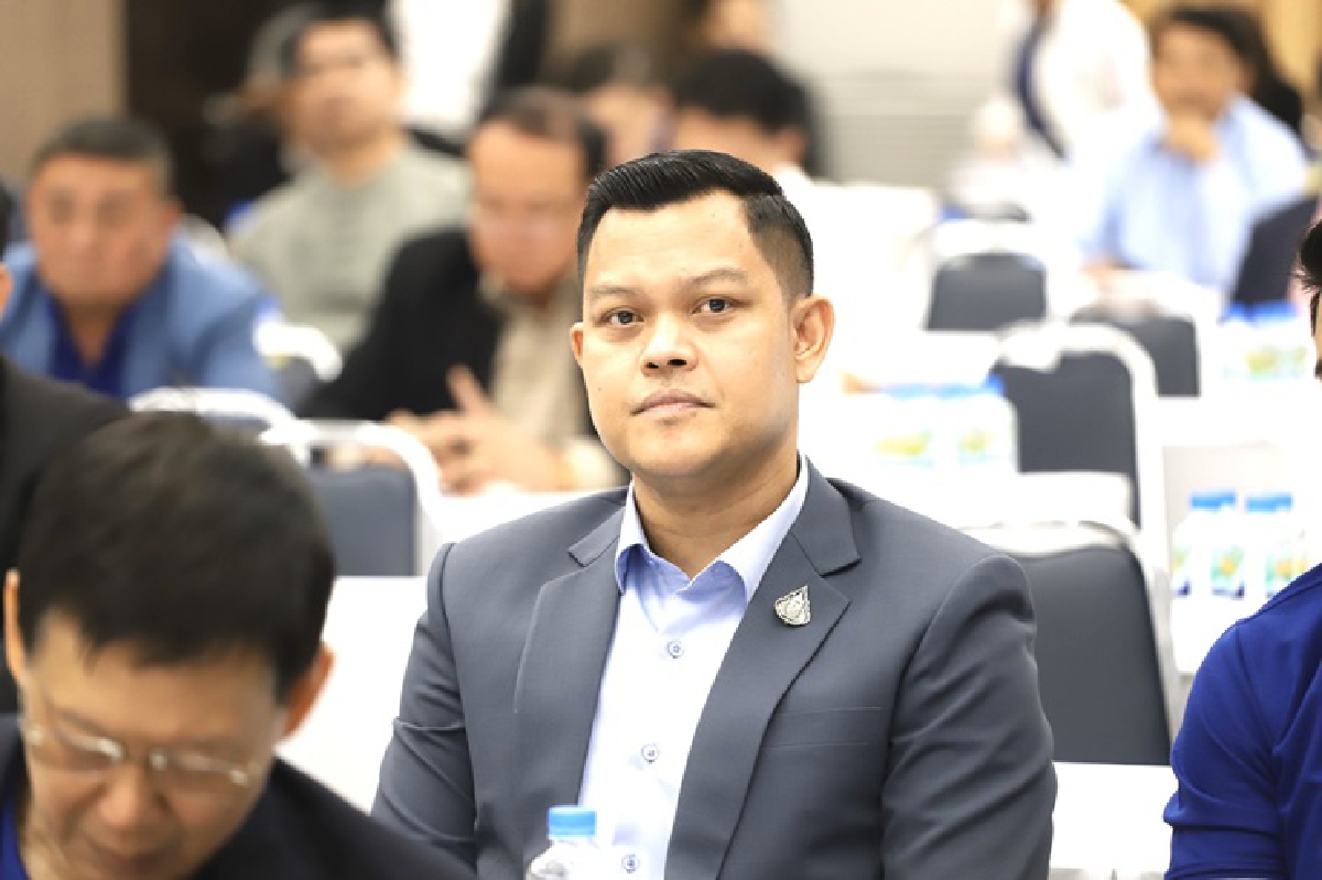ธนกร แจง กลุ่มสามมิตรนัดทานข้าวเตรียมสู้ศึกซักฟอก ปัดต่อรองเก้าอี้รมต. ธนกร แจง กลุ่มสามมิตรนัดทานข้าวเตรียมสู้ศึกซักฟอก ปัดต่อรองเก้าอี้รมต.