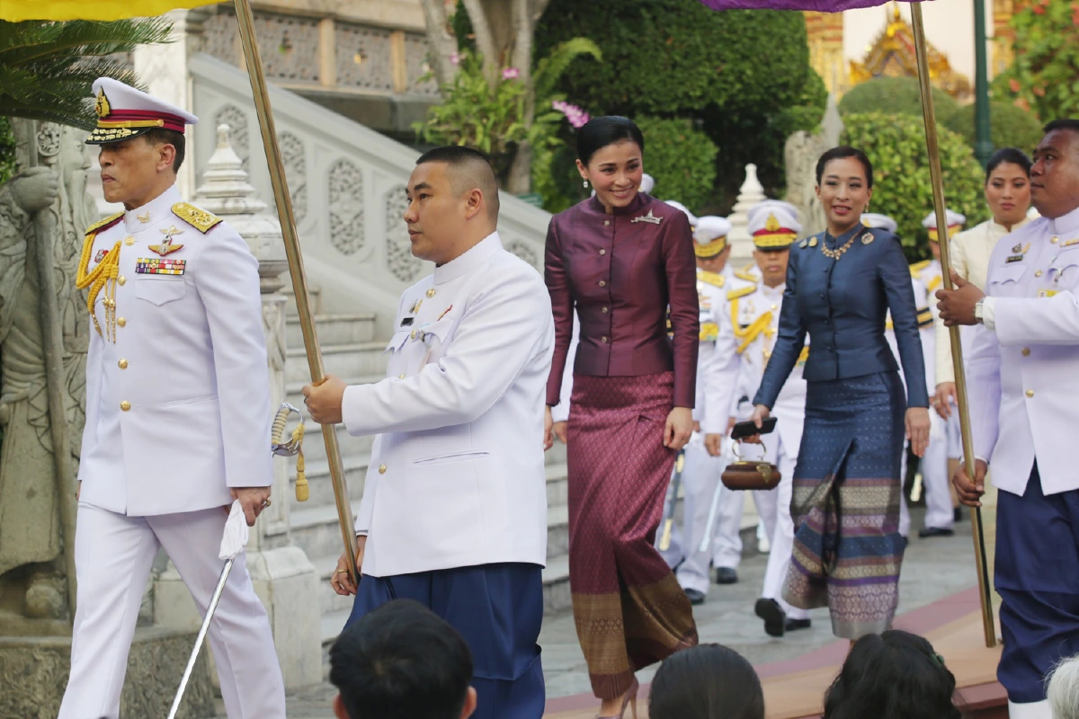ในหลวง-พระราชินี ทรงบำเพ็ญพระราชกุศล วันมาฆบูชา