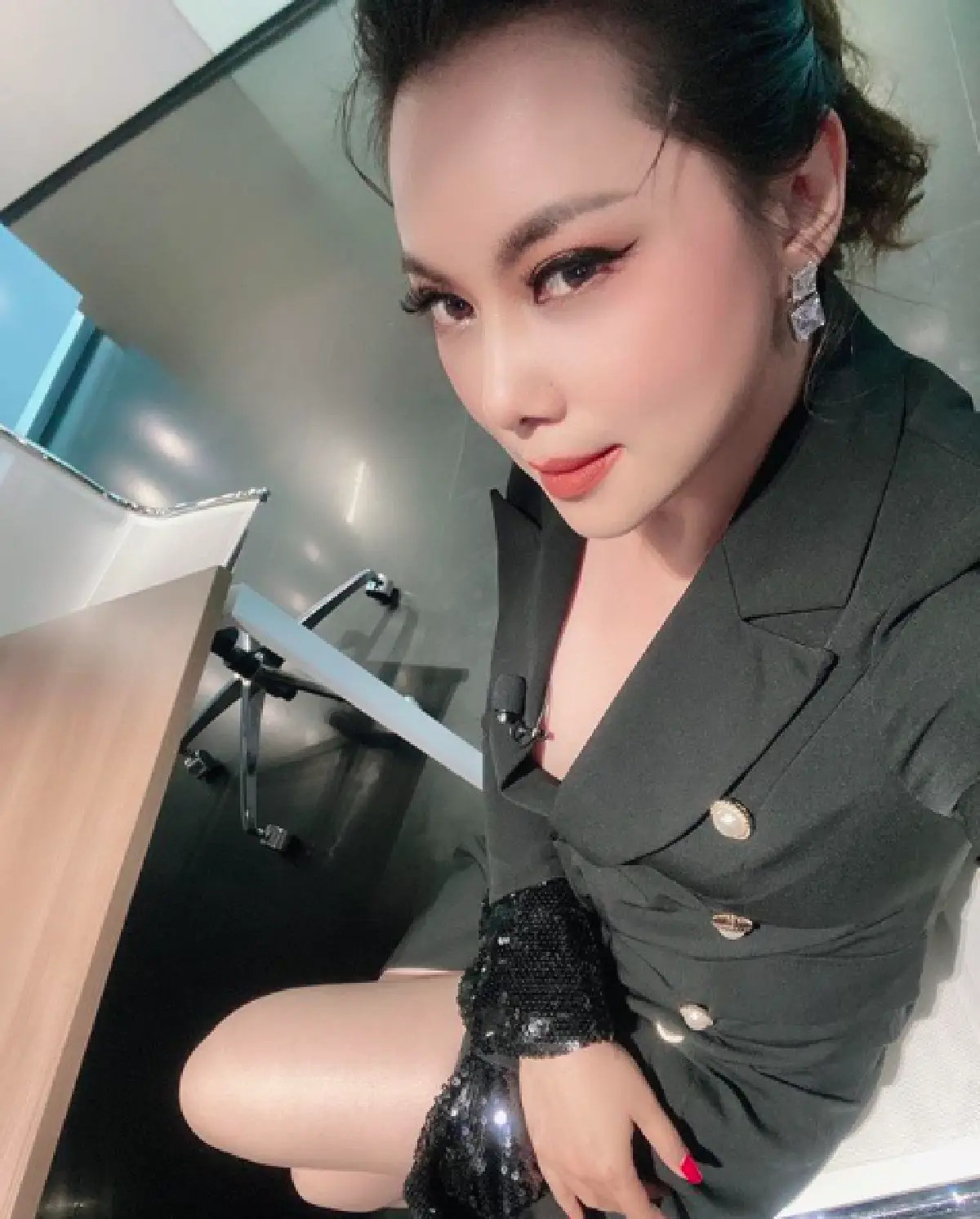 ท่านี้กินขาด! “บุ๋ม ปนัดดา” อวดความเซ็กซี่ในสระว่ายน้ำ กับการโพสต์สุดเร่าร้อน 