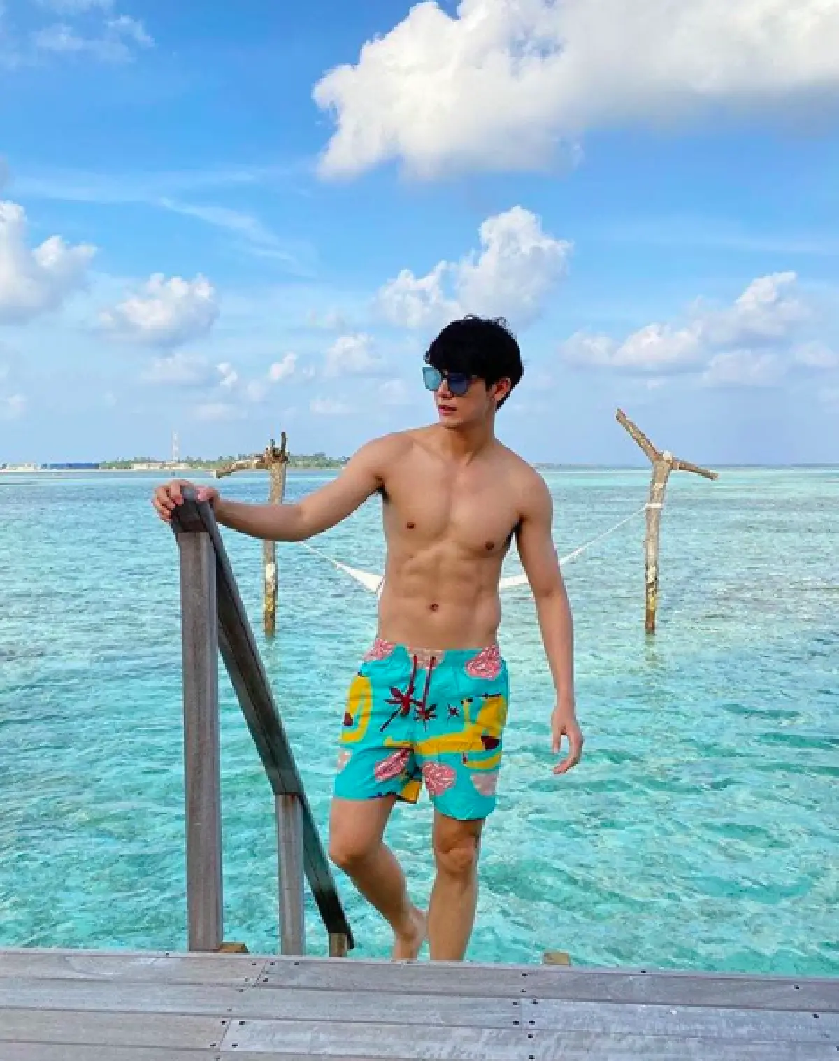 "จุ๋ย วรัทยา” ควง "ดีเจพุฒ" เที่ยวทะเลมัลดีฟส์ พร้อมอวดหลังเนียนๆ ท้าแดด