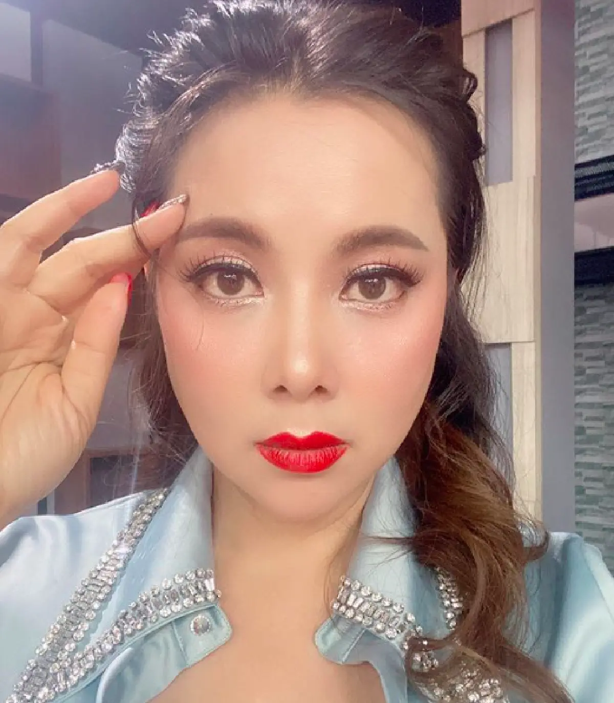 ท่านี้กินขาด! “บุ๋ม ปนัดดา” อวดความเซ็กซี่ในสระว่ายน้ำ กับการโพสต์สุดเร่าร้อน 