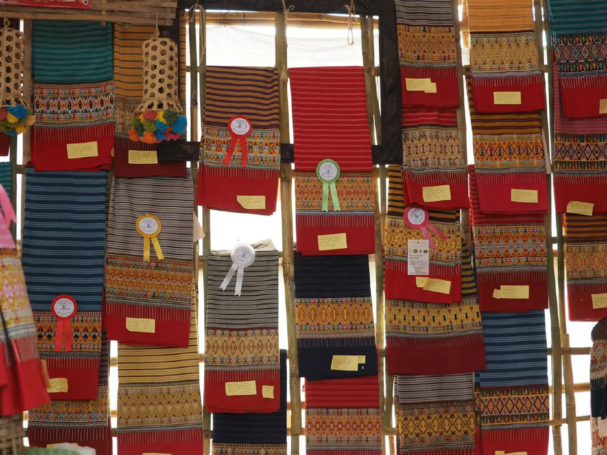 โชว์"ผ้าตีนจก"ภูมิปัญญาท้องถิ่นแม่แจ่มสืบทอดมาจากบรรพบุรุษนับ 100 ปี