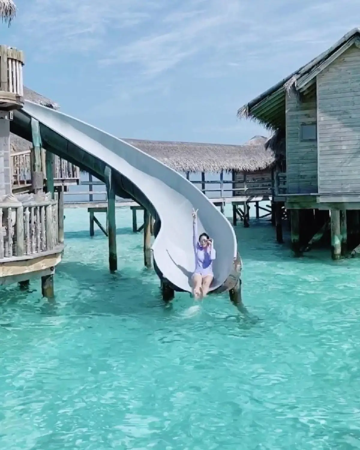 "จุ๋ย วรัทยา” ควง "ดีเจพุฒ" เที่ยวทะเลมัลดีฟส์ พร้อมอวดหลังเนียนๆ ท้าแดด