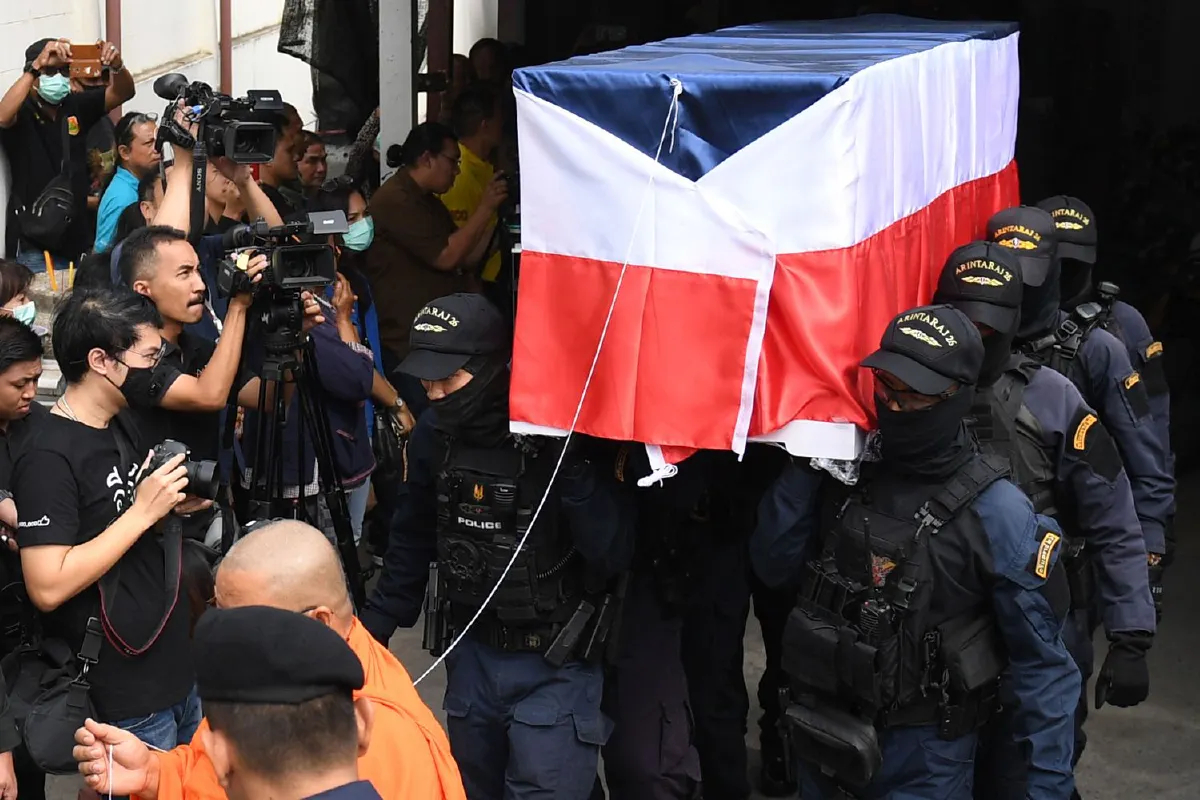 ขบวนเกียรติยศเชิญร่าง 2วีรบุรุษอรินทราชกลับบ้าน