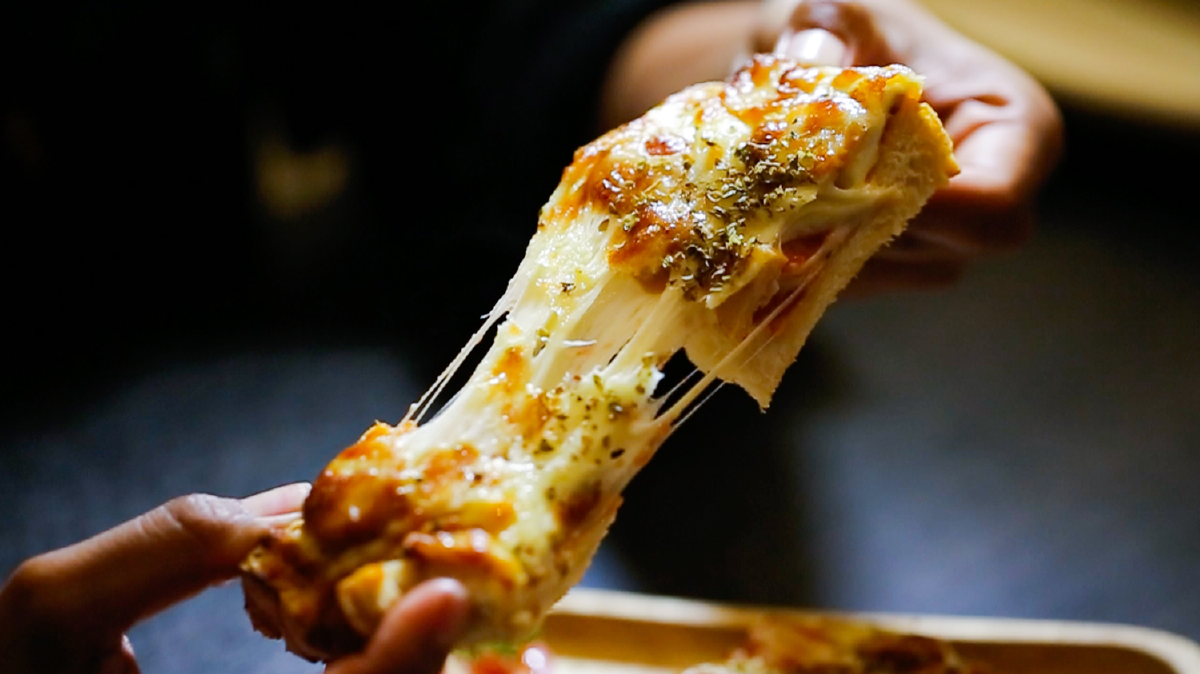 Bake Brothers กาแฟดี เบเกอรีโดน ในคาเฟ่สุดอบอุ่น